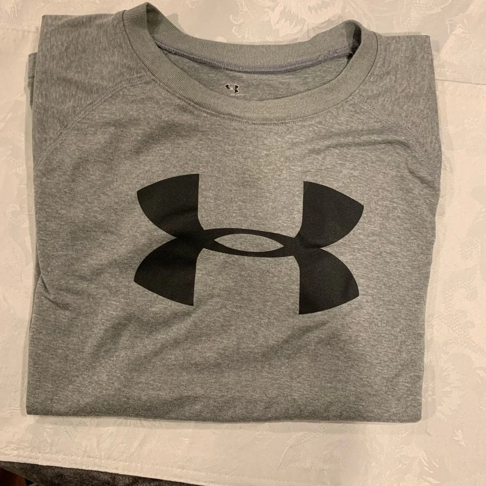 Under Armour Gray Long Sleeve Tee Performance Shirt